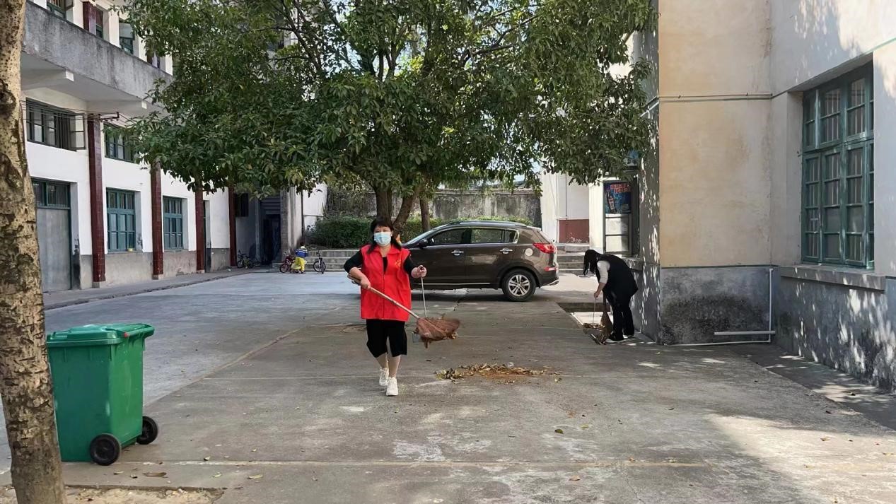 抗疫在前，重任在肩，守卫校园