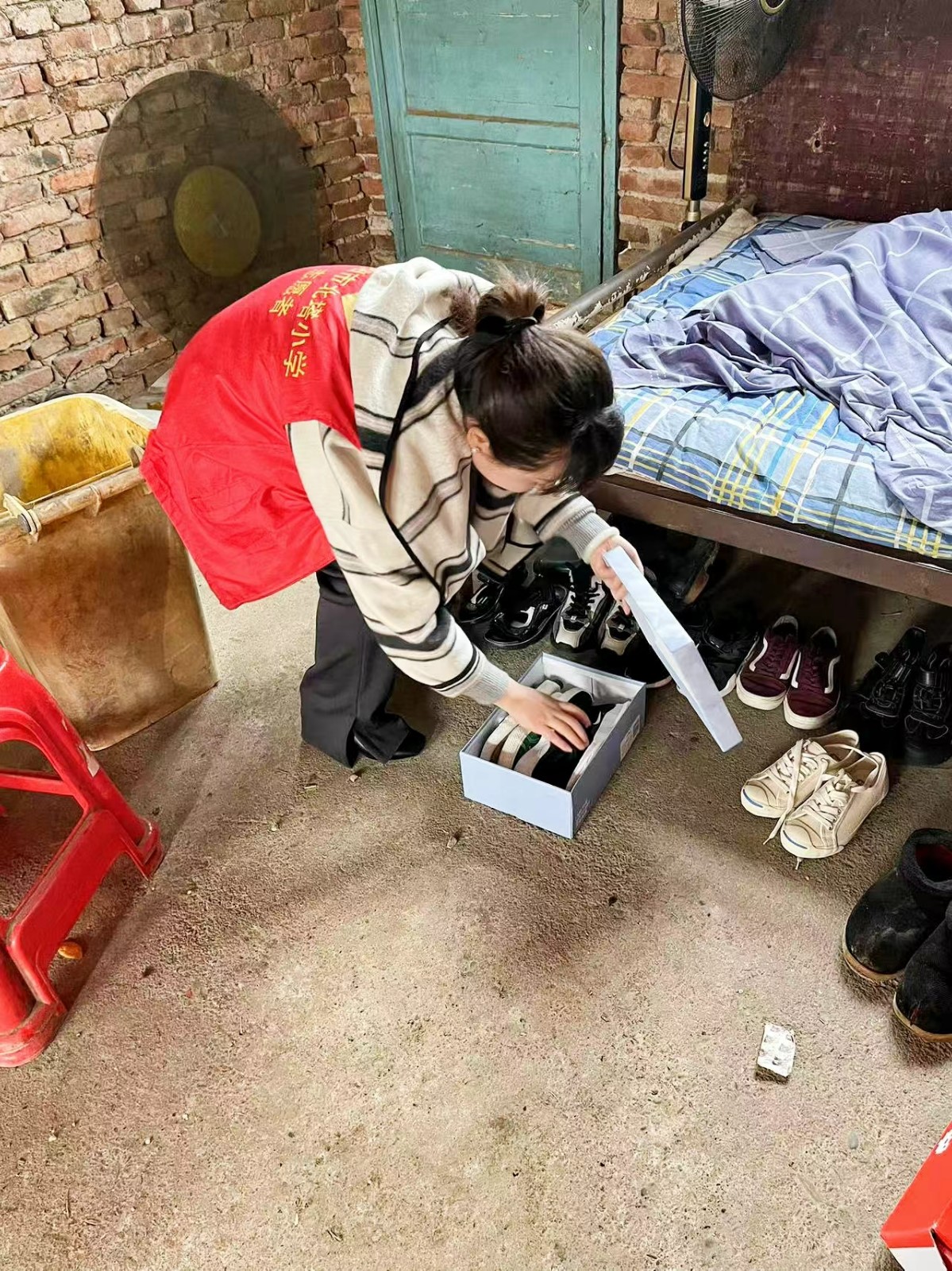 石榴花开满校园  家风传承民族情