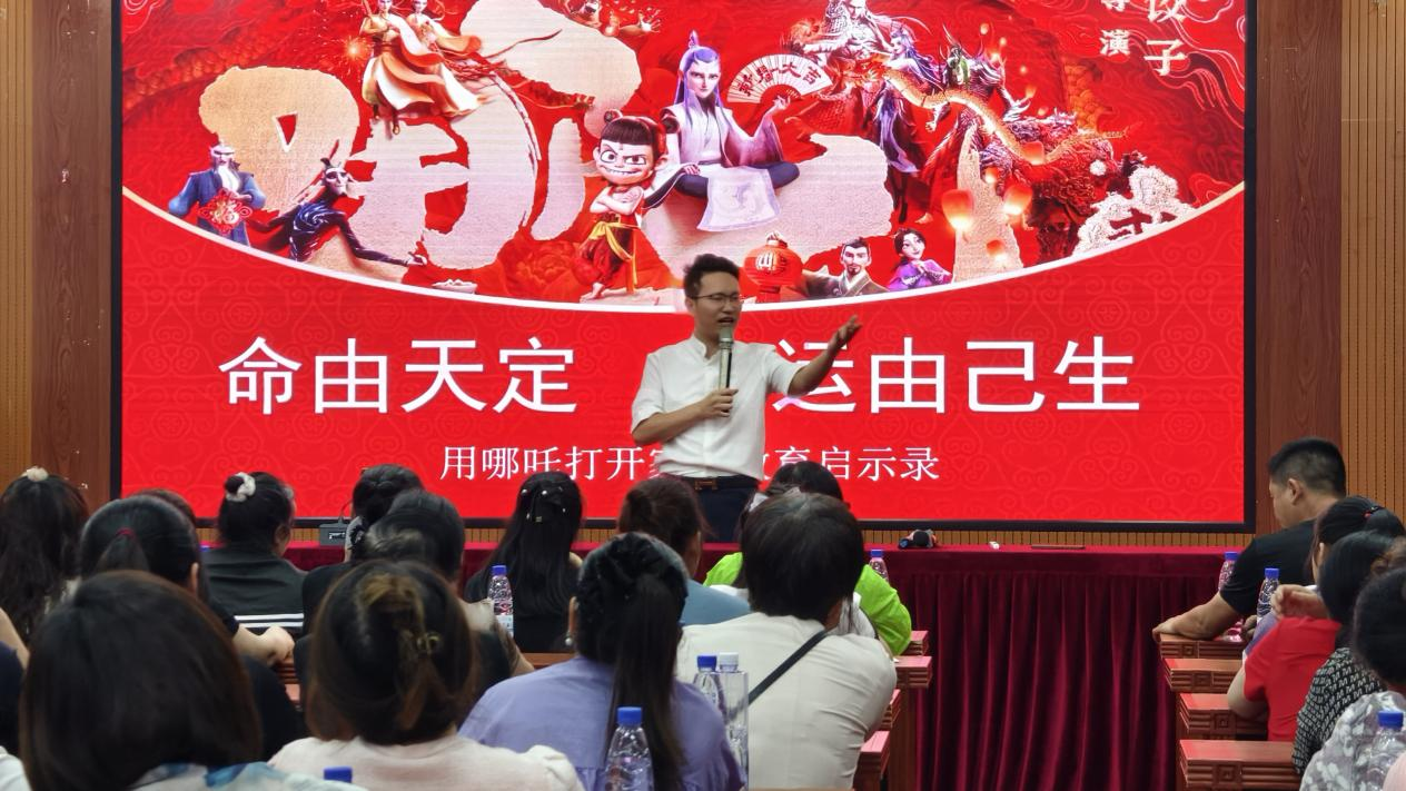 家校共育向阳开 携手赋能助成长