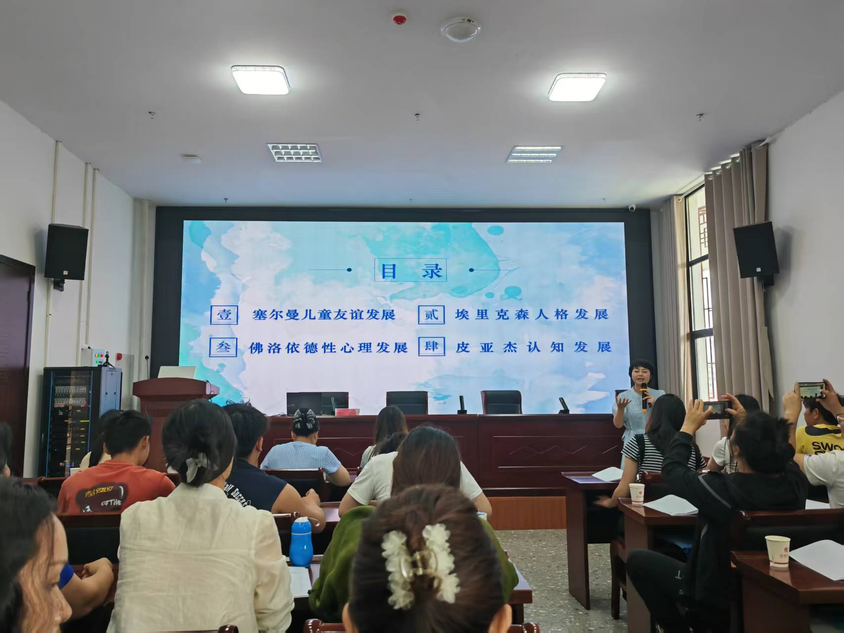 学子求学论道，共探教育新篇