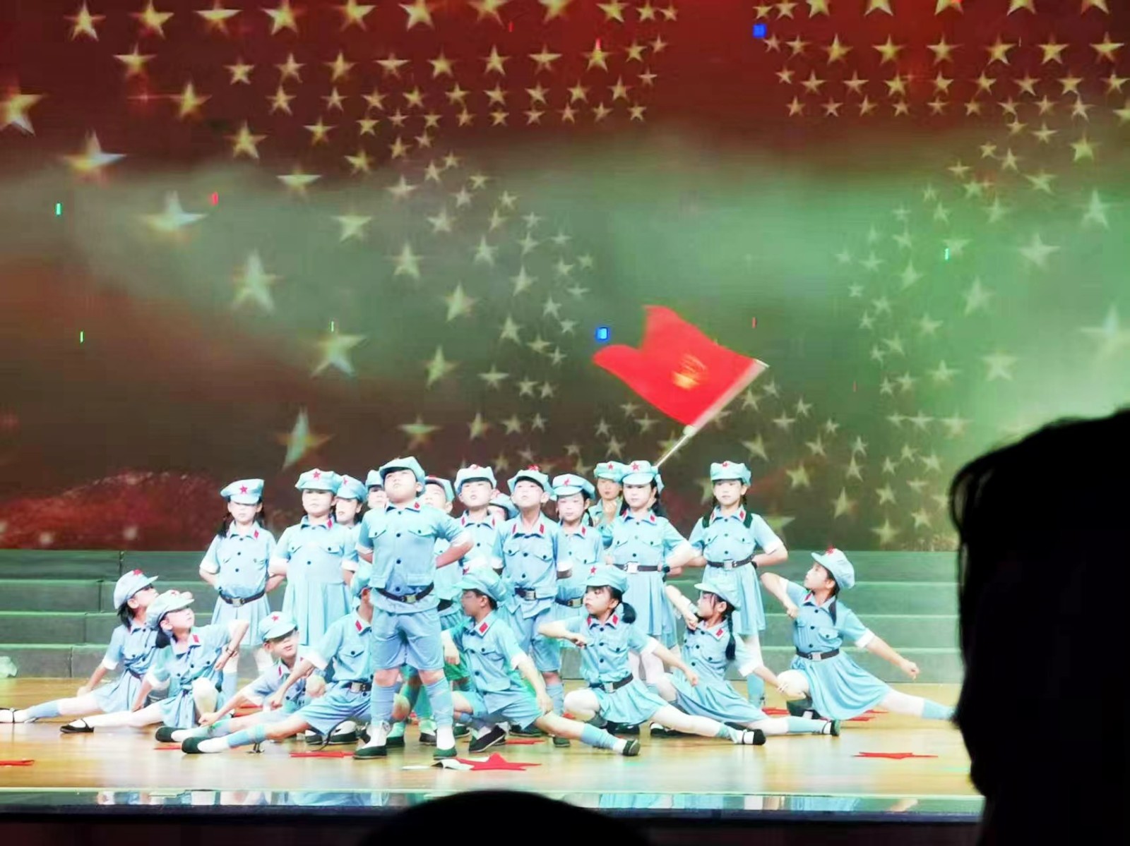 塘渡口第一完全小学成功举办“花开新时代，童心筑未来”校园文化艺术节优秀节目展演