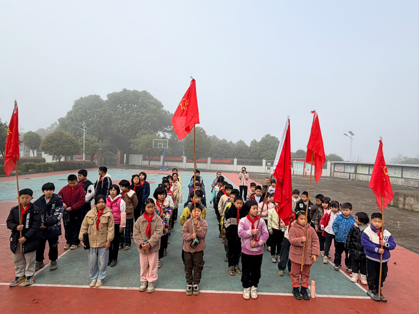 清明祭英烈 传承红色基因