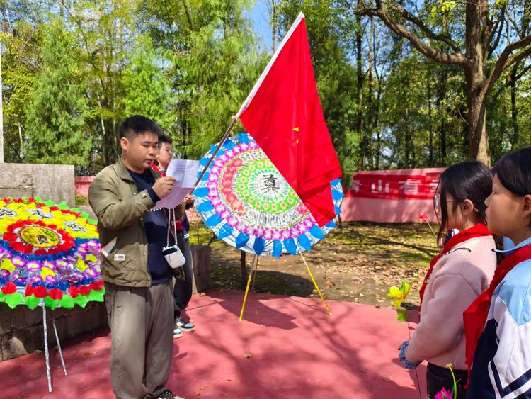 缅怀革命先烈 传承红色基因