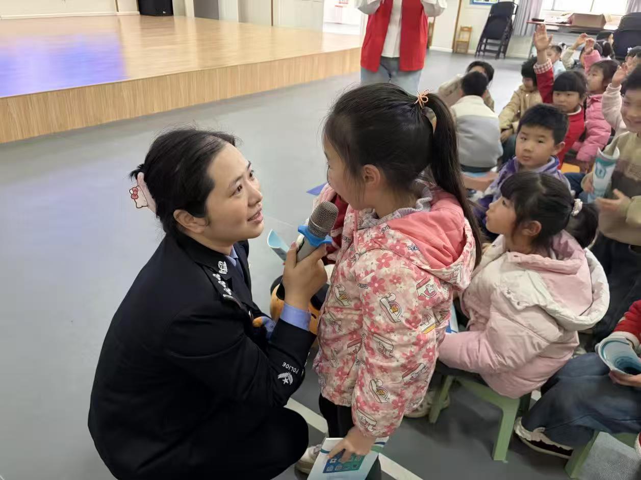法治护航成长 安全伴幼同行