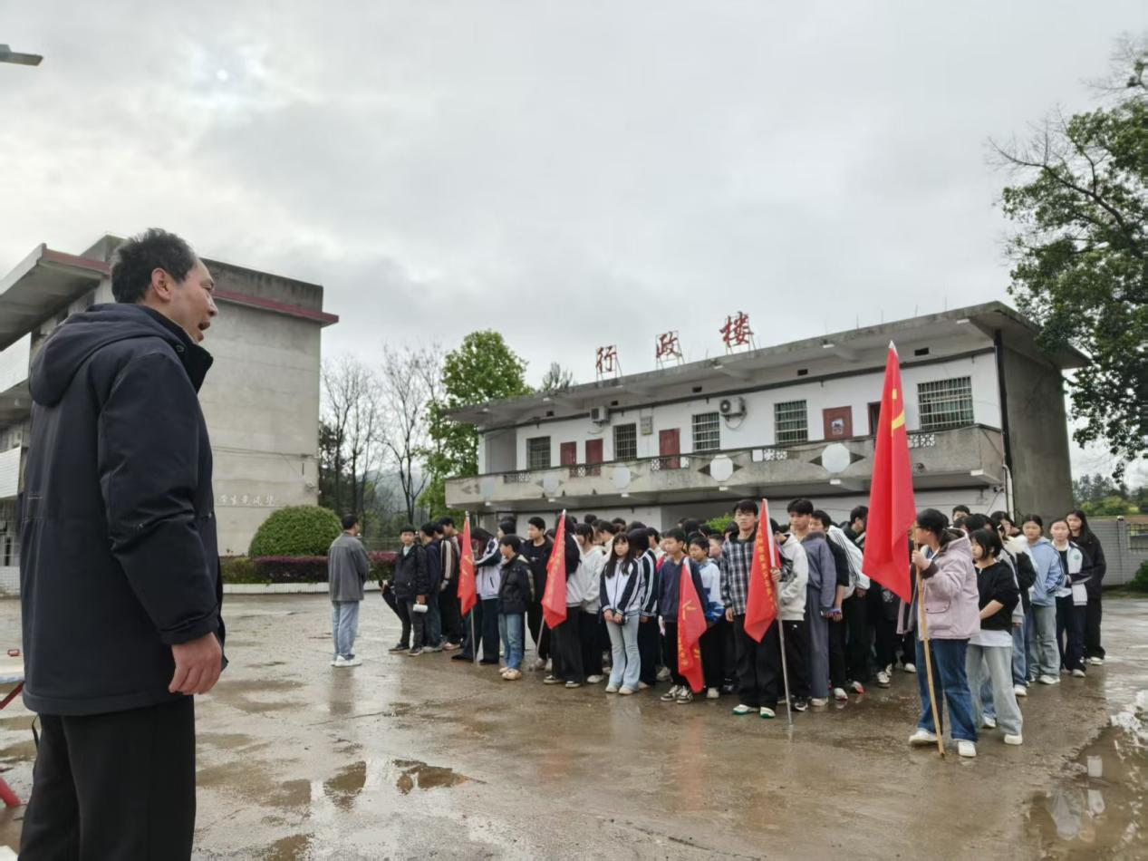 清明祭英烈 薪火永相传