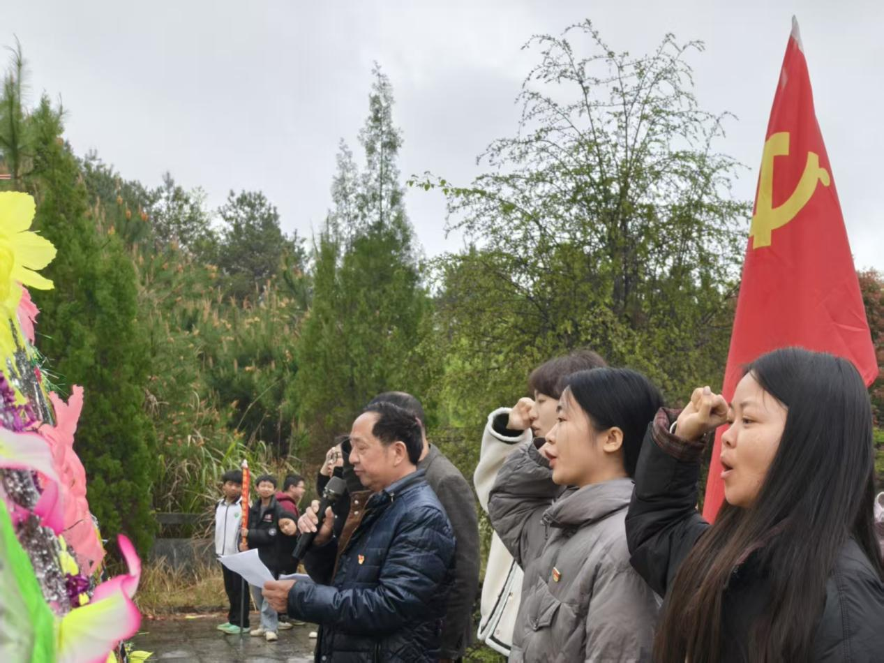 清明祭英烈 薪火永相传